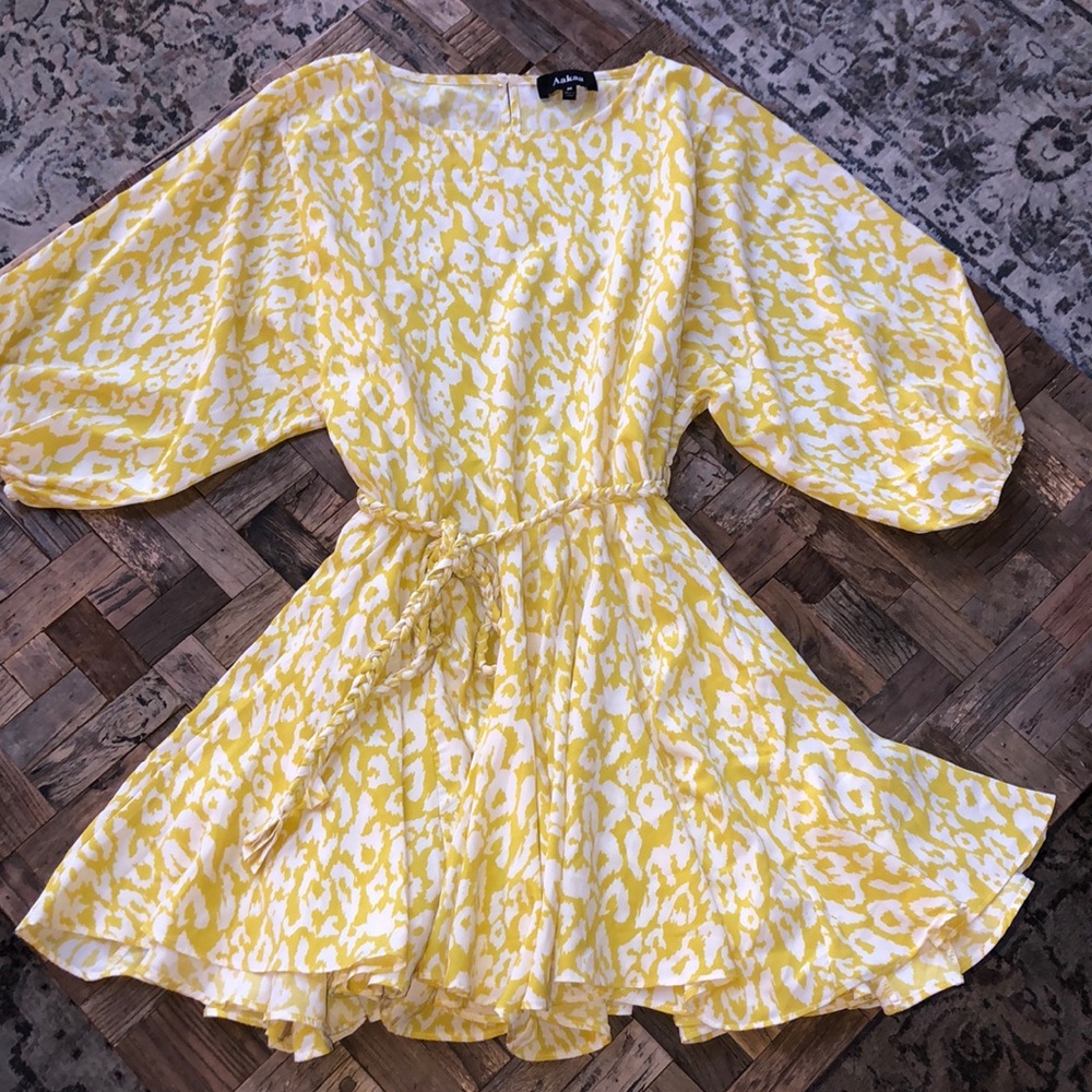 Aakaa Yellow and White Printed Flowy Dress